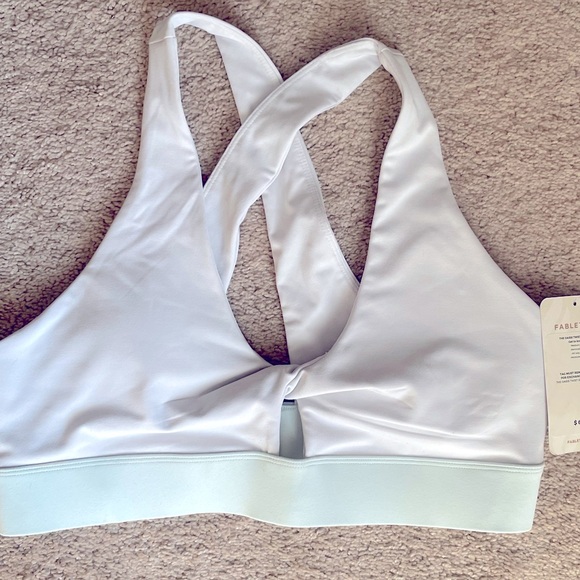Brand New Fabletics work out set. Tags still attached. XL both top and bottom - Picture 3 of 6